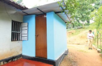 ട്വന്റി20യുടെ ശുചിത്വ വിപ്ലവം, 813 വീടുകളില് പുതിയ ടോയ്ലറ്റുകള്