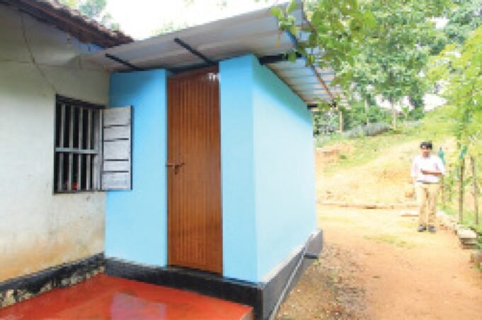 ട്വന്റി20യുടെ ശുചിത്വ വിപ്ലവം, 813 വീടുകളില് പുതിയ ടോയ്ലറ്റുകള്