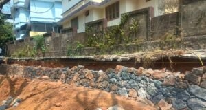 വെള്ളാറ മോളം – ടെക്സസ് വില്ല റോഡ് സംരക്ഷണഭിത്തി.