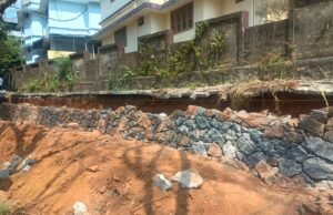 വെള്ളാറ മോളം – ടെക്സസ് വില്ല റോഡ് സംരക്ഷണഭിത്തി.