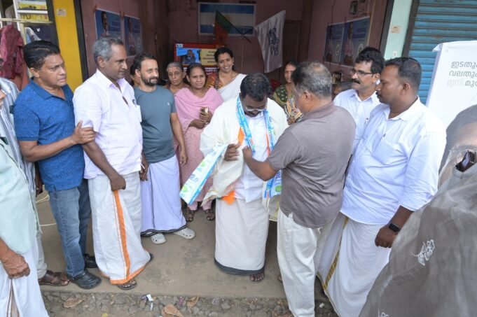 ബാബു ദിവാകരന് സ്വീകരണം ഒരുക്കി പ്രവർത്തകർ.