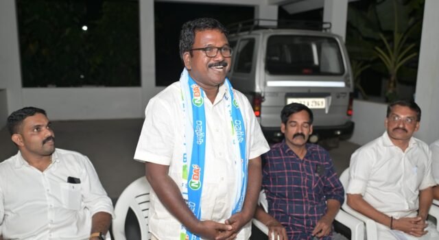കയ്യില് ആകെയുള്ളത് അയ്യായിരം രൂപ മാത്രം: ബാബു ദിവാകരന്റെ സ്വത്ത് വിവരങ്ങള്