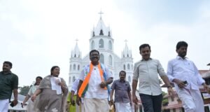 മഴുവന്നൂരിൽ പര്യടനം നടത്തി ബാബു ദിവാകരൻ