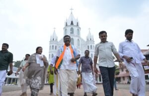 മഴുവന്നൂരിൽ പര്യടനം നടത്തി ബാബു ദിവാകരൻ