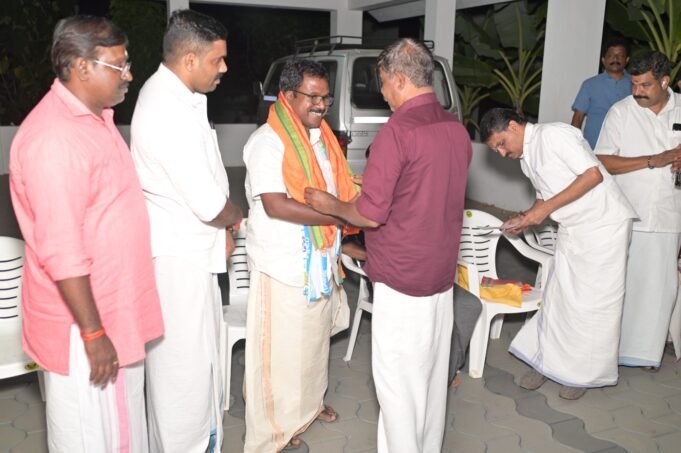 എൻഡിഎ സ്ഥാനാർഥിയുടെ വിജയത്തിനായി വാഴക്കുളത്ത് കുടുംബ സംഗമങ്ങൾ സംഘടിപ്പിച്ച് ബിജെപി