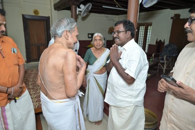 സൗത്ത് വാഴക്കുളത്ത് സജീവ തിരഞ്ഞെടുപ്പ് പ്രചരണ പരിപാടികളുമായി ബാബു ദിവാകരൻ