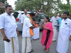 നെല്ലാട് കിന്ഫ്ര പാര്ക്കില് തൊഴിലാളികളെ കണ്ട് ബാബു ദിവാകരന്