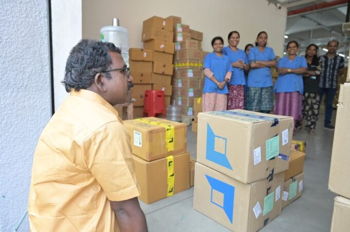 തൊഴിലാളികളോട് വോട്ടഭ്യര്ത്ഥിച്ച് ബാബു ദിവാകരന്