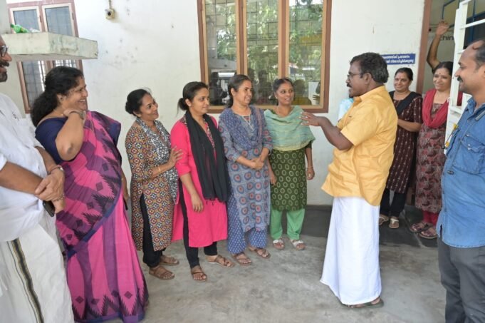 പ്ലാസ്റ്റിക് ഉല്പ്പന്ന നിര്മ്മാണശാല സന്ദര്ശിച്ച് ബാബു ദിവാകരന്