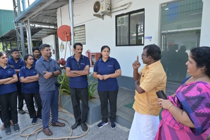 ഐക്കാരനാട് പഞ്ചായത്തില് സജീവമായി ബാബു ദിവാകരന്
