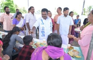 പഴങ്ങനാട് സെന്റ് അഗസ്റ്റിൻസ് പള്ളിയിൽ ഊട്ടു തിരുനാളിൽ പങ്കെടുത്ത് ബാബു ദിവാകരൻ
