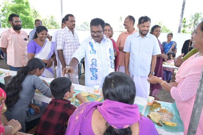 പഴങ്ങനാട് സെന്റ് അഗസ്റ്റിൻസ് പള്ളിയിൽ ഊട്ടു തിരുനാളിൽ പങ്കെടുത്ത് ബാബു ദിവാകരൻ