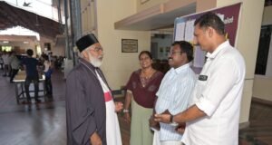 പള്ളിക്കര സെന്റ് മേരീസ് യാക്കോബായ സുറിയാനി കത്തീഡ്രലിൽ കുർബാനയിൽ പങ്കെടുത്ത് ബാബു ദിവാകരൻ