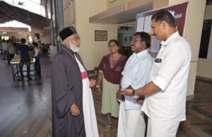 പള്ളിക്കര സെന്റ് മേരീസ് യാക്കോബായ സുറിയാനി കത്തീഡ്രലിൽ കുർബാനയിൽ പങ്കെടുത്ത് ബാബു ദിവാകരൻ