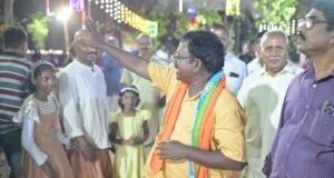 കൂഴൂർ ഭഗവതി ക്ഷേത്രത്തിൽ ദർശനം നടത്തി ബാബു ദിവാകരൻ