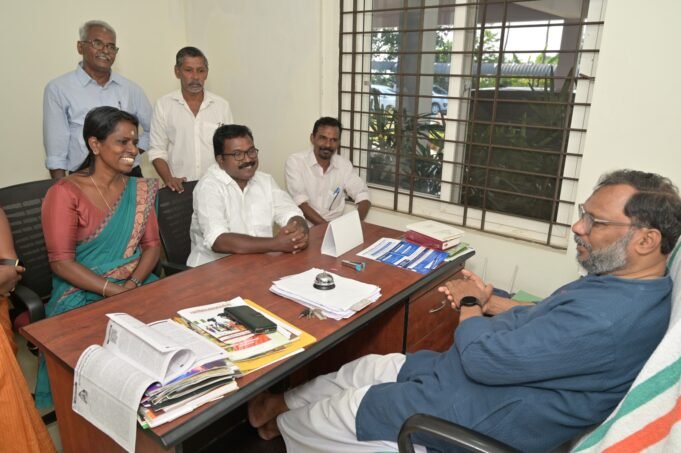 ഓൾഡ് ഏജ് ഹോം സന്ദർശിച്ച് ബാബു ദിവാകരൻ