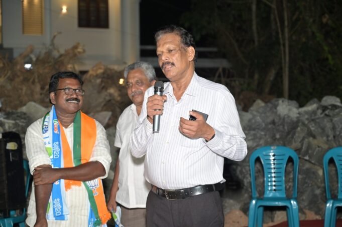 മലയടംതുരുത്ത് ട്വന്റി 20 കുടുംബ സംഗമത്തിൽ പങ്കെടുത്ത് ബാബു ദിവാകരൻ