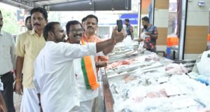 പൂത്തൃക ഗ്രാമപഞ്ചായത്തില് പര്യടനം നടത്തി ബാബു ദിവാകരന്