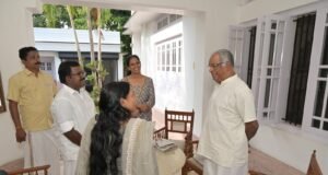 കോലഞ്ചേരി മെഡിക്കൽ മിഷൻ മുൻ സെക്രട്ടറി ജോയ് പി ജേക്കബിനെ വീട്ടിലെത്തി സന്ദർശിച്ച് ബാബു ദിവാകരൻ