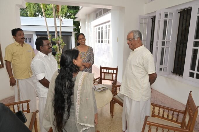 കോലഞ്ചേരി മെഡിക്കൽ മിഷൻ മുൻ സെക്രട്ടറി ജോയ് പി ജേക്കബിനെ വീട്ടിലെത്തി സന്ദർശിച്ച് ബാബു ദിവാകരൻ
