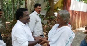 പാലയ്ക്കാമറ്റം പ്രദേശത്തെ വീടുകള് സന്ദര്ശിച്ച് ബാബു ദിവാകരന്