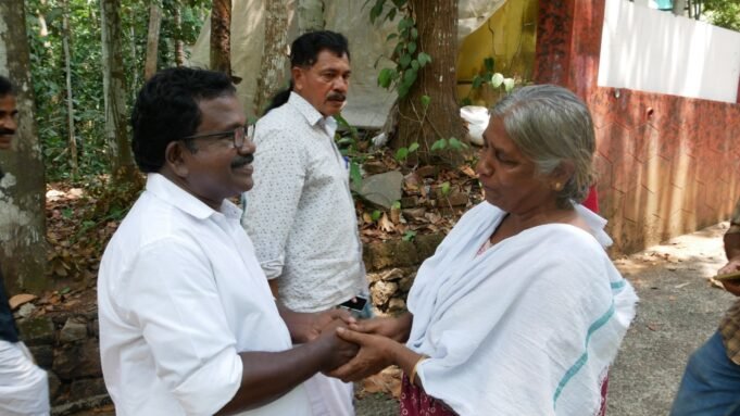 പാലയ്ക്കാമറ്റം പ്രദേശത്തെ വീടുകള് സന്ദര്ശിച്ച് ബാബു ദിവാകരന്