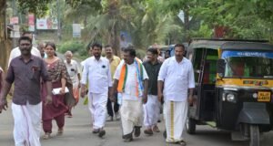 നെല്ലാട്, മംഗലത്തുനട പ്രദേശങ്ങളില് പര്യടനം നടത്തി ബാബു ദിവാകരന്