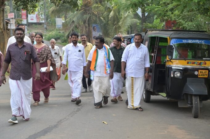 നെല്ലാട്, മംഗലത്തുനട പ്രദേശങ്ങളില് പര്യടനം നടത്തി ബാബു ദിവാകരന്