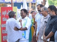 കോലഞ്ചേരി ടൗണിലെ വ്യവസായ സ്ഥാപനങ്ങൾ സന്ദർശിച്ച് വോട്ടഭ്യർത്തിച്ച് ബാബു ദിവാകരൻ.