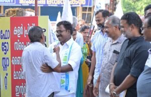 കോലഞ്ചേരി ടൗണിലെ വ്യവസായ സ്ഥാപനങ്ങൾ സന്ദർശിച്ച് വോട്ടഭ്യർത്തിച്ച് ബാബു ദിവാകരൻ.