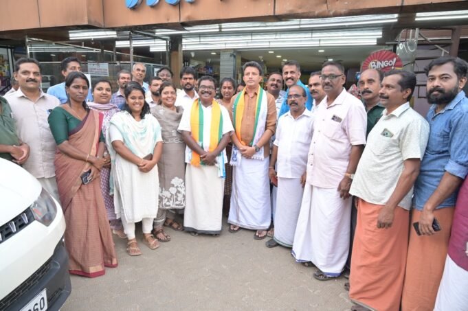 വളയൻചിറങ്ങരയിൽ ഒരുമിച്ച് വോട്ടഭ്യർത്തിച്ച് ബാബു ദിവാകരനും ജിബി പത്തിയ്ക്കലും