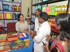 ഞാറള്ളൂരിലെ വ്യാപാര സ്ഥാപനങ്ങളിൽ സന്ദർശനം നടത്തി ട്വന്റി 20 – എൻഡിഎ സ്ഥാനാർഥി ബാബു ദിവാകരൻ.