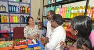 ഞാറള്ളൂരിലെ വ്യാപാര സ്ഥാപനങ്ങളിൽ സന്ദർശനം നടത്തി ട്വന്റി 20 – എൻഡിഎ സ്ഥാനാർഥി ബാബു ദിവാകരൻ.