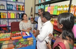 ഞാറള്ളൂരിലെ വ്യാപാര സ്ഥാപനങ്ങളിൽ സന്ദർശനം നടത്തി ട്വന്റി 20 – എൻഡിഎ സ്ഥാനാർഥി ബാബു ദിവാകരൻ.