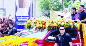 കൊച്ചിയില് ആവേശം വിതറി പ്രധാനമന്ത്രിയുടെ റോഡ് ഷോ