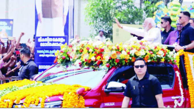 കൊച്ചിയില് ആവേശം വിതറി പ്രധാനമന്ത്രിയുടെ റോഡ് ഷോ