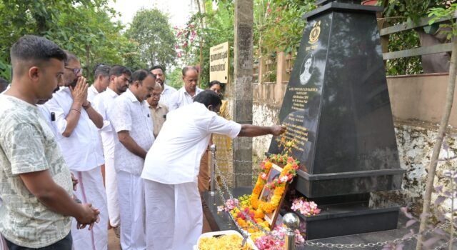 CRPF കോൺസ്റ്റബിൾ കെ രാജേഷിന്റെ സ്മാരകത്തിൽ പുഷ്പാർച്ചന നടത്തി ട്വന്റി 20-എൻഡിഎ സ്ഥാനാർഥി ബാബു ദിവാകരൻ