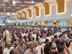 പരീഷയില് ഉന്നത വിജയം നേടിയ വിദ്യാര്ത്ഥികളെ ആദരിച്ച് ട്വന്റി20 ആദരിച്ചു. പാര്ട്ടി അധ്യക്ഷന് സാബു എം ജേക്കബ് സ്റ്റുഡന്റ് സ്റ്റാര് അവാര്ഡ് കൈമാറി വിദ്യാര്ത്ഥികളെ ആദരിച്ചു.