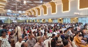 പരീഷയില് ഉന്നത വിജയം നേടിയ വിദ്യാര്ത്ഥികളെ ആദരിച്ച് ട്വന്റി20 ആദരിച്ചു. പാര്ട്ടി അധ്യക്ഷന് സാബു എം ജേക്കബ് സ്റ്റുഡന്റ് സ്റ്റാര് അവാര്ഡ് കൈമാറി വിദ്യാര്ത്ഥികളെ ആദരിച്ചു.